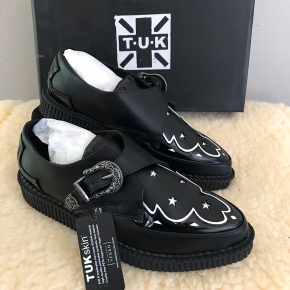 pointed buckle creepers